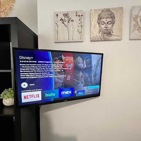 Modern Double Room With Fire Tv Лондон Екстериор снимка